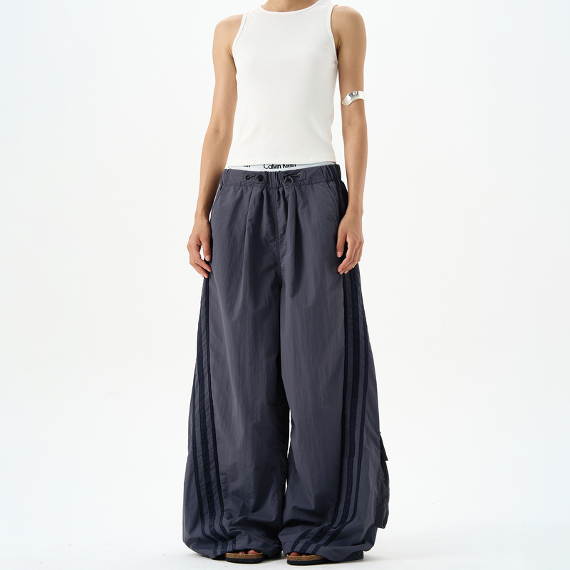 Kisko Designer-Style American Three-Stripe Multi-Pocket Wide-Leg Cargo Pants Unisex Trendy Brand Sports Drawstring Casual Pants Kisko Designer-Style American Three-Stripe Multi-Pocket Wide-Leg Cargo Pants Unisex Trendy Brand Sports Drawstring Casual Pants