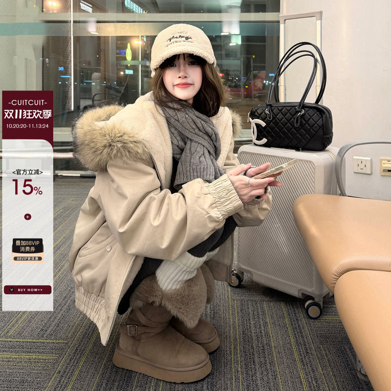 Cuitcuit Detachable Two-Tone Large Fur Collar Hooded Parka Coat with a Structured Loose Fit and Mountain Carving Cotton Padding for Women