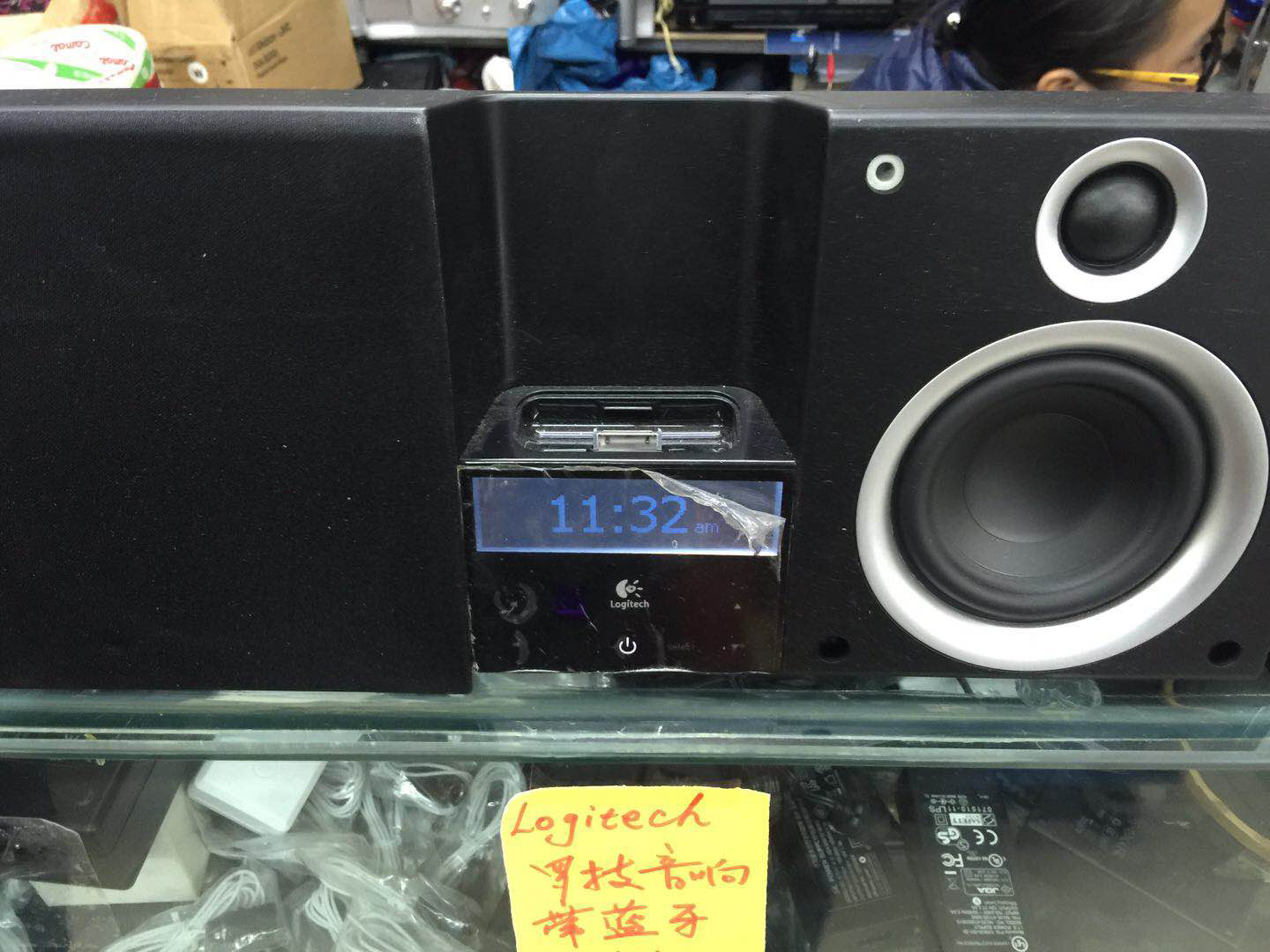 Logitech rotech AudioStation IPOD speaker Apple with radio function remote control bass