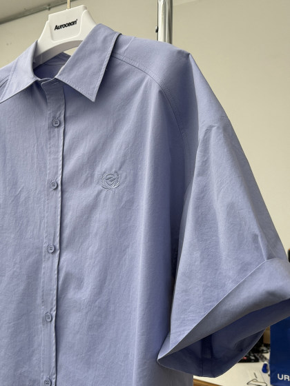 Aurocean 宽肩廓形大衬衫 松弛少年感复古学院刺绣浅蓝色纯棉短袖