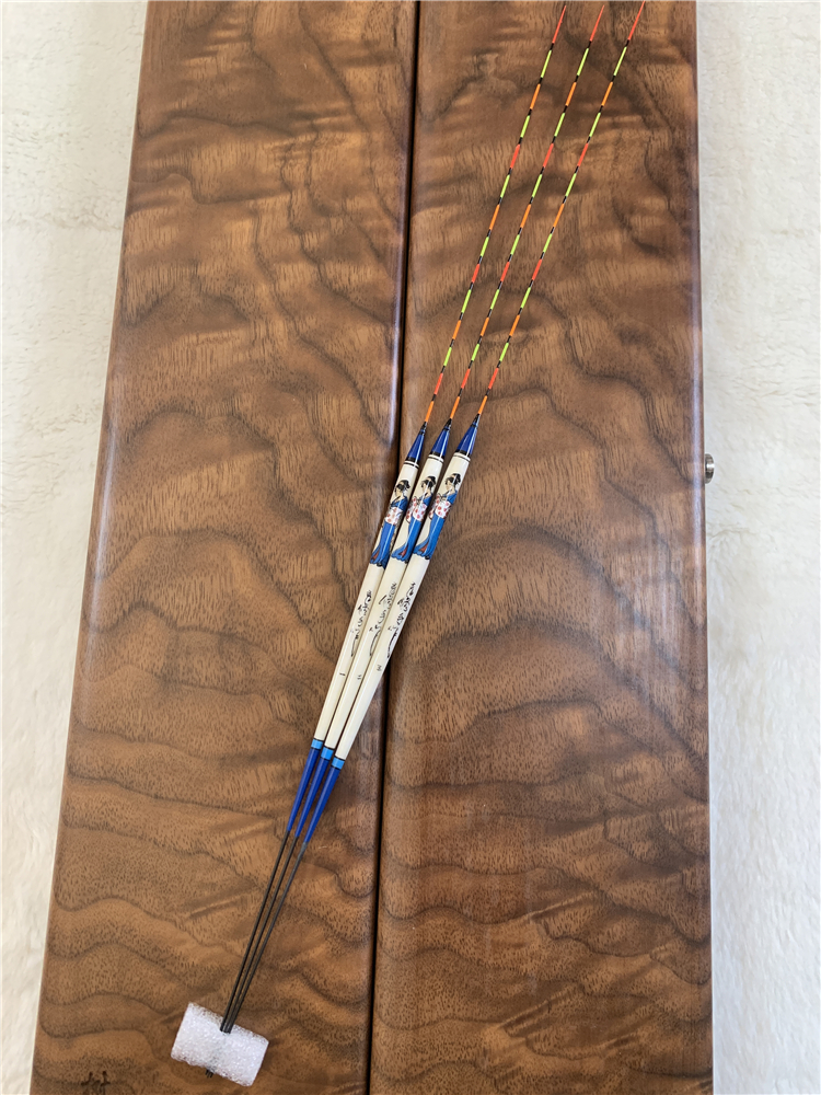 Crown Kexiu hand-made blue head primary color peacock feather hard tail fishing float light mouth weak mouth wild fishing black pit fishing float