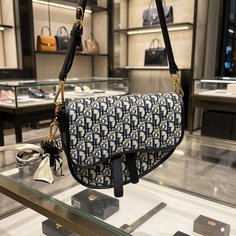 The Same Model from the D Brand's Exclusive Store, Genuine Designer Brand, European and American Luxury Replica, High-End Luxury Crossbody Bag