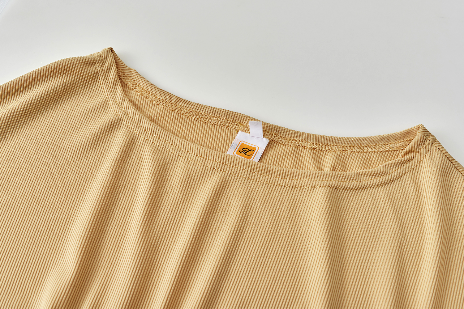 Abito athleisure da donna con lettera ricamata a coste_voghion.com