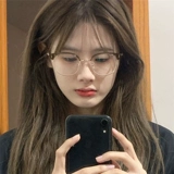 Холодный чай половина бокалов Женщины могут быть оснащены почти -просмотром цифровых очков для лица