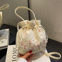 Sac daccessoires Hanfu antique de style chinois sac seau à main en tissu brodé en dentelle fait à la main bandoulière à une épaule