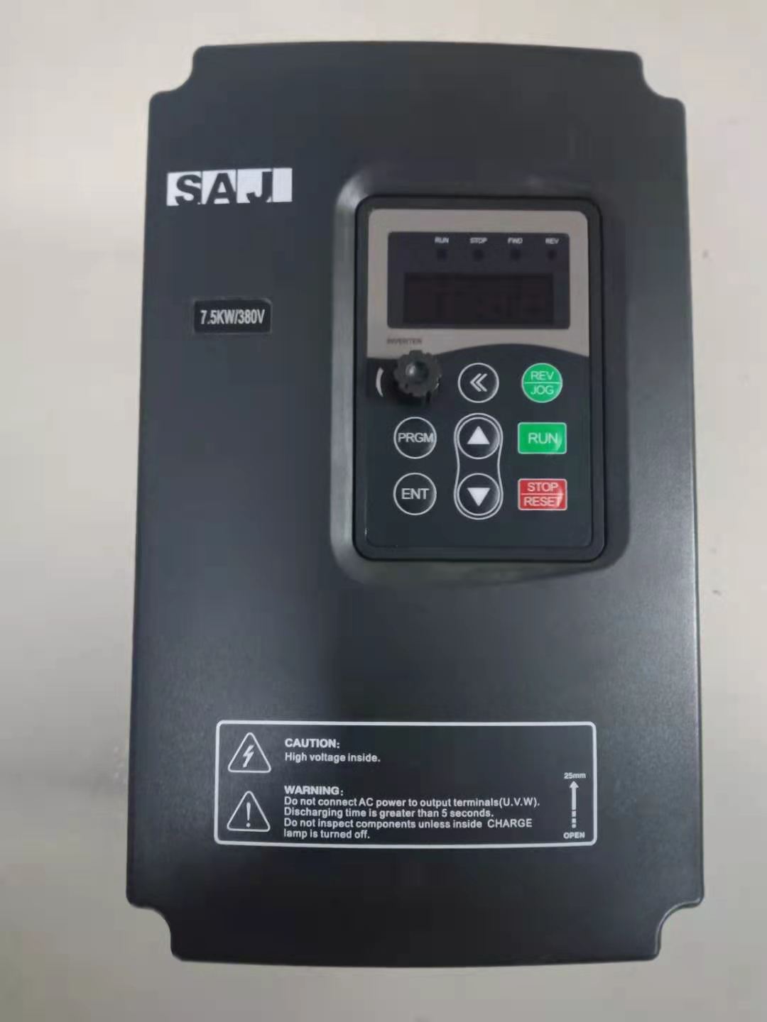 SAJ tricrystalline inverter 4T7R5GB 8000B 7.5KW 380V 8100 is also available in stock