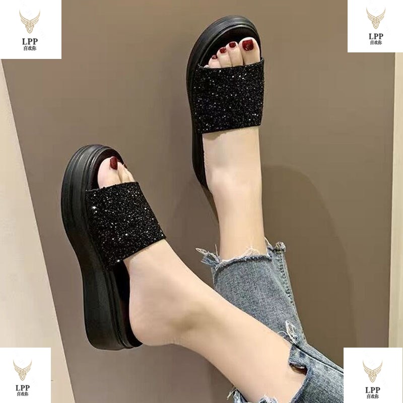 Thick bottom slippers female water drill 2020 Summer new fashion exterior wearing Korean version 100 hitch cake slopes heel mesh red sandals