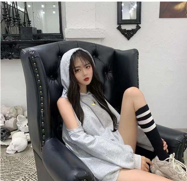 Áo lưới màu đỏ thủy triều dài thêu dài ngoài vai áo len trùm đầu của phụ nữ áo sơ mi thủy triều 2019 mới - Áo len áo khoác nỉ nữ