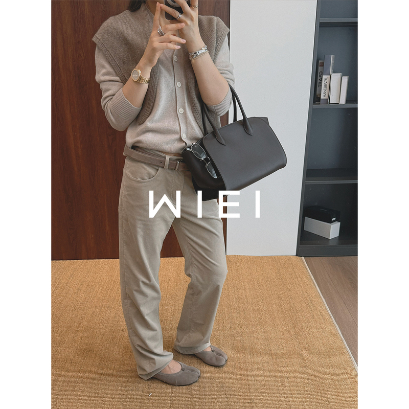 Rongrong Wiei* Consinee 100% Cashmere V-Neck Simple Long-Sleeve Knitted Cardigan W26109299 Rongrong Wiei* Consinee 100% Cashmere V-Neck Simple Long-Sleeve Knitted Cardigan W26109299