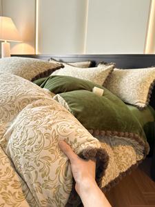 French-Style Rabbit Fur Ball Carved Milk Velvet Four-Piece Bedding Set for Winter, Coral Fleece Duvet Cover, Bed Sheet, 