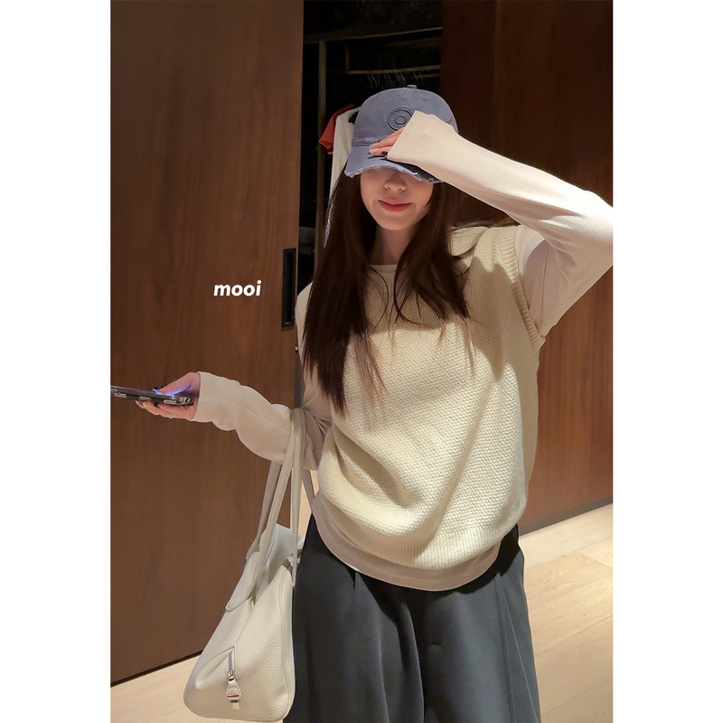 See You Soon, Cheers. Autumn Wild Style Women's Vest with Round Neck, Slim Fit, Layered Sleeveless Knitted Vest Top for Outerwear