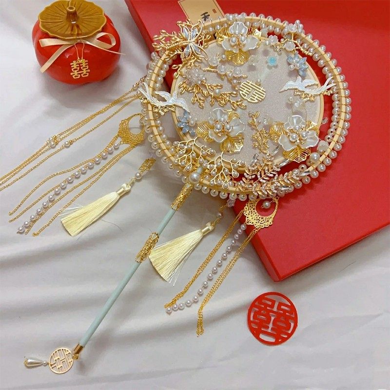 Group fan bride married Chinese style Xiuhe advanced long handle finished product married red ancient style golden fan diy material package