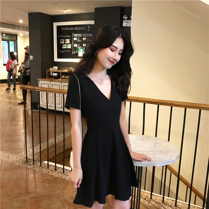 2021 temperament Hepburn little black dress tight-fitting go out V-neck sexy French women's dress waist slim dress women's summer