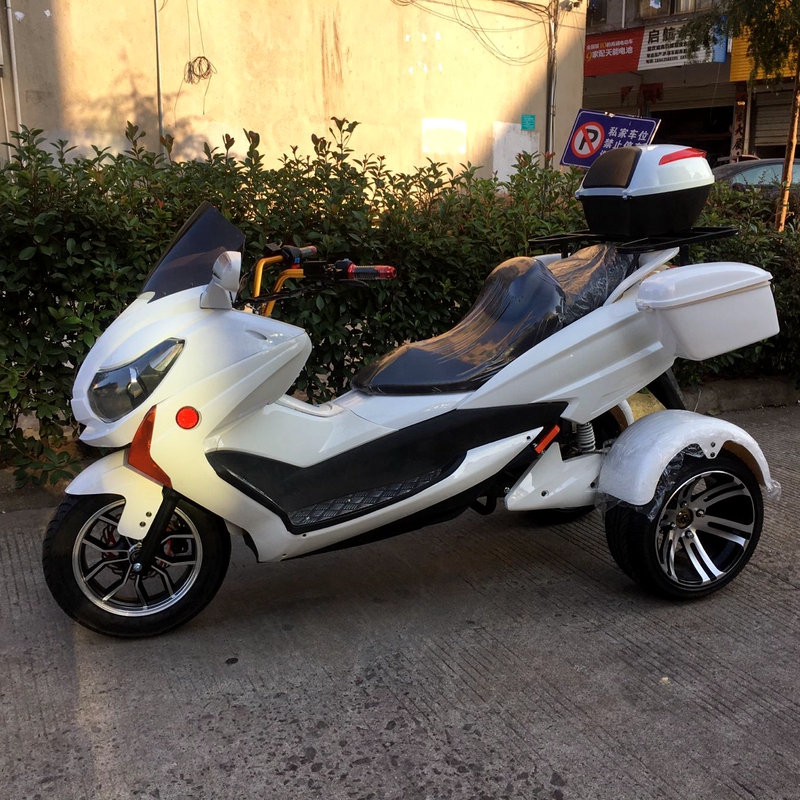 Electric Motorcycle 72V1500W High-Power Pedal Three-Wheeler Majesty All-Terrain Beach Vehicle Battery Car