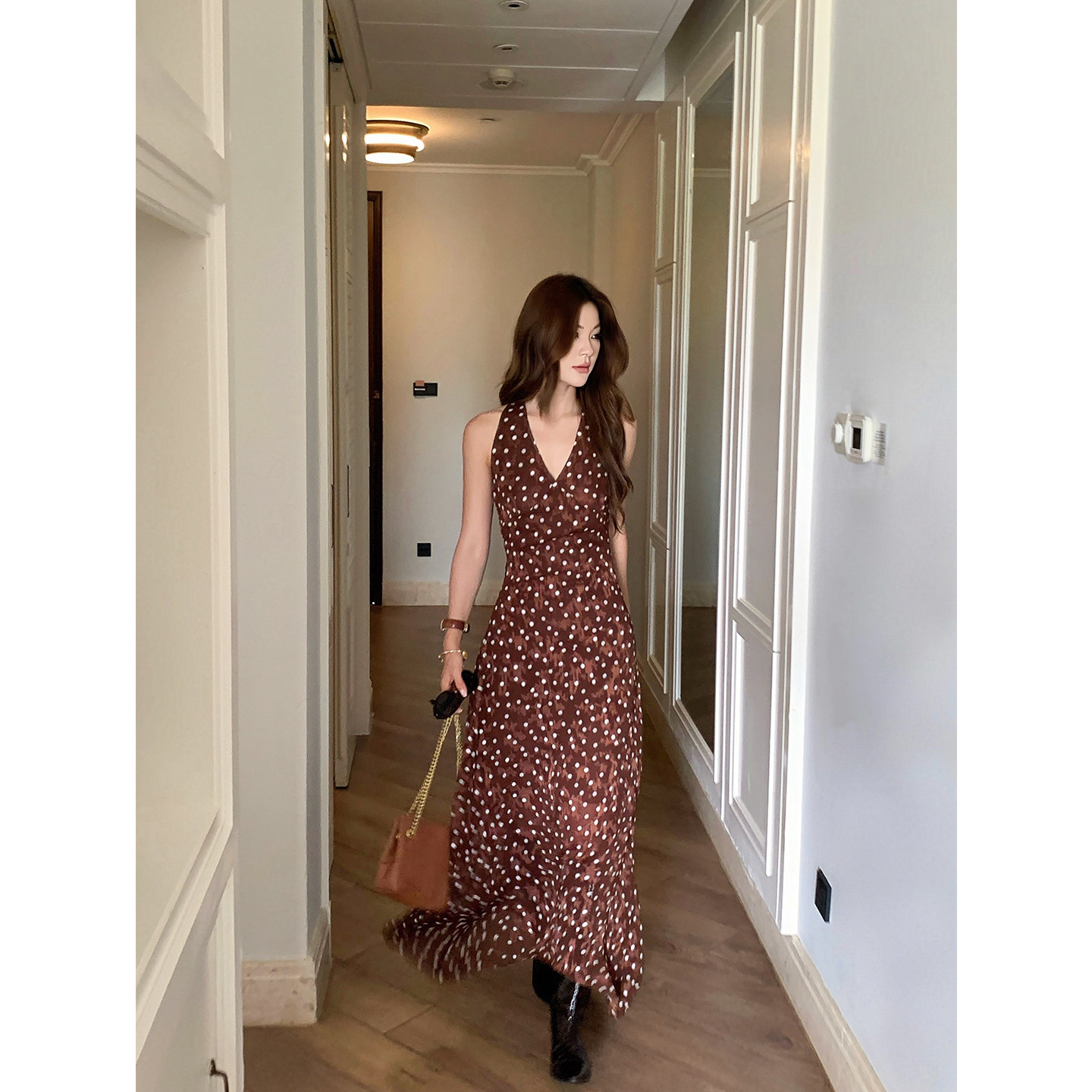 马儿MAR винтажное платье с V-образным вырезом и фактурным жаккардовым узором в горошек без рукавов летнее длинное