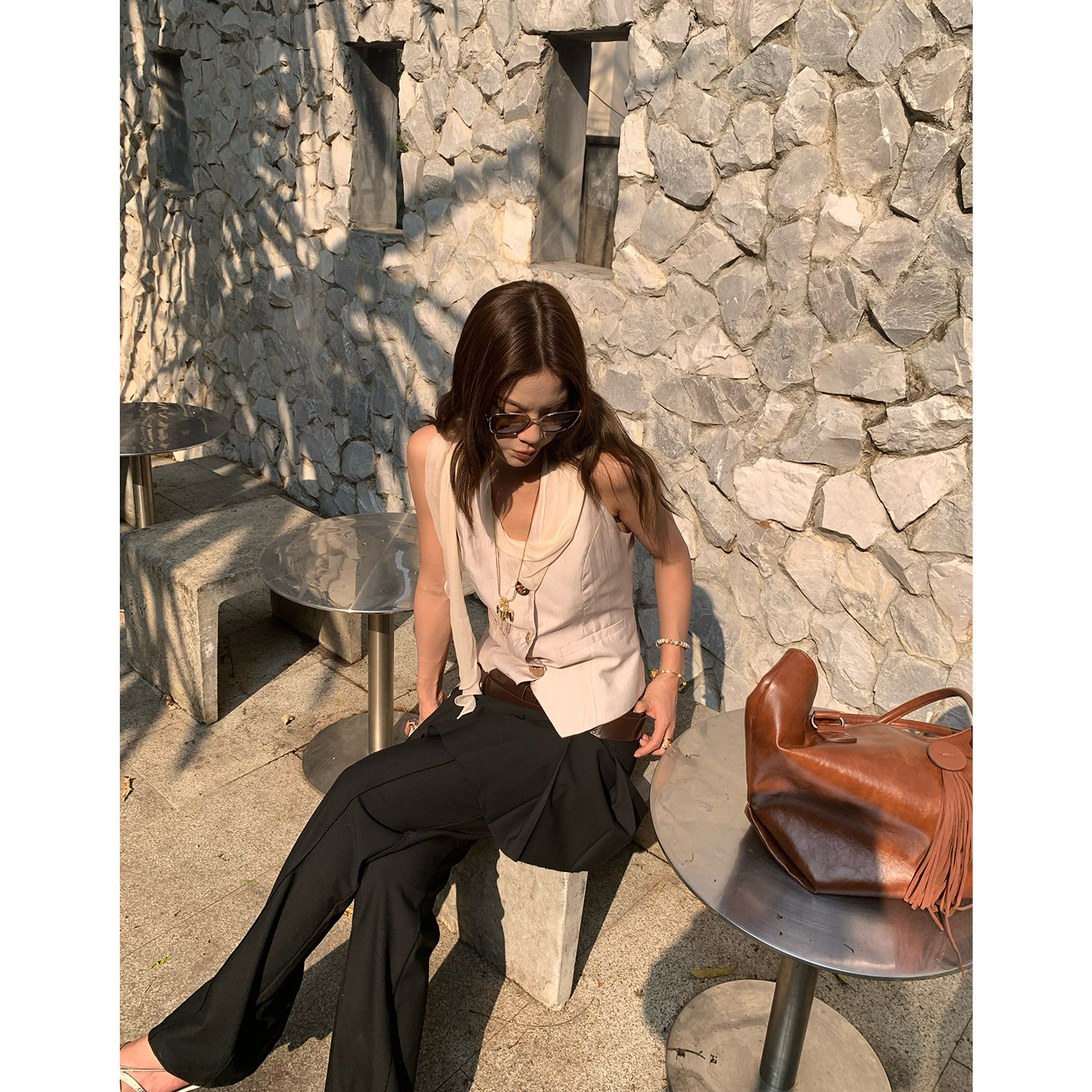 马儿MAR женские повседневные брюки с имитацией двухслойности и плиссированной задней вставкой, черные, стройнящие, универсальные, длинные с разрезами