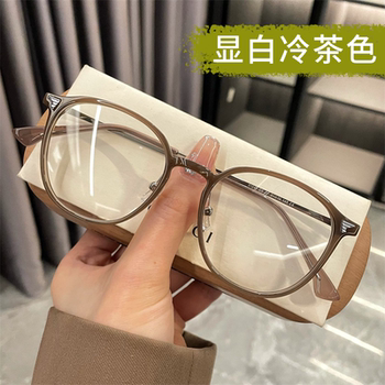 Fashionable and cool brown frames can be matched with blue light