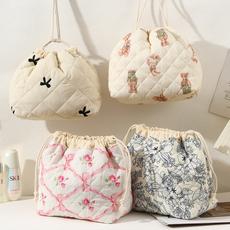 Hand-Quilted Cosmetic Bag, Large Capacity, High-End, Portable Travel Storage Bag, Drawstring Bag, Cosmetic Storage Bag