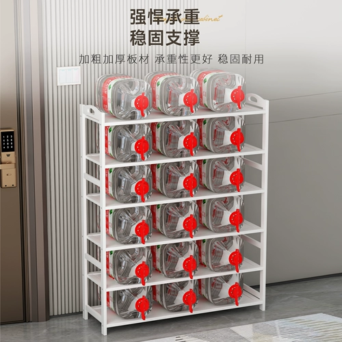 Кремовый стиль у двери простой комнаты для обуви, в помещении для хранения, сохранение места проката пространства для белого многослойного шкафа обуви