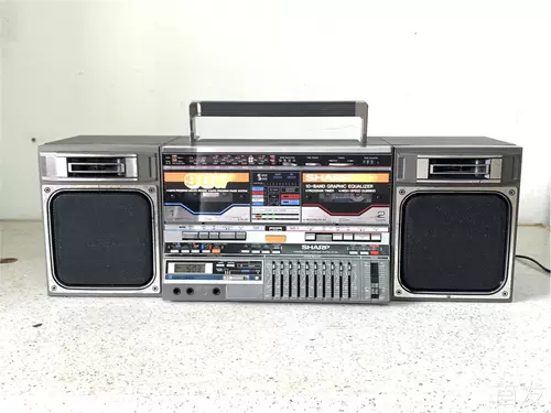 Вторая -ручная электроника Sharp Sharp Sharp's GF888, включающая функцию машины, включающая машину ..