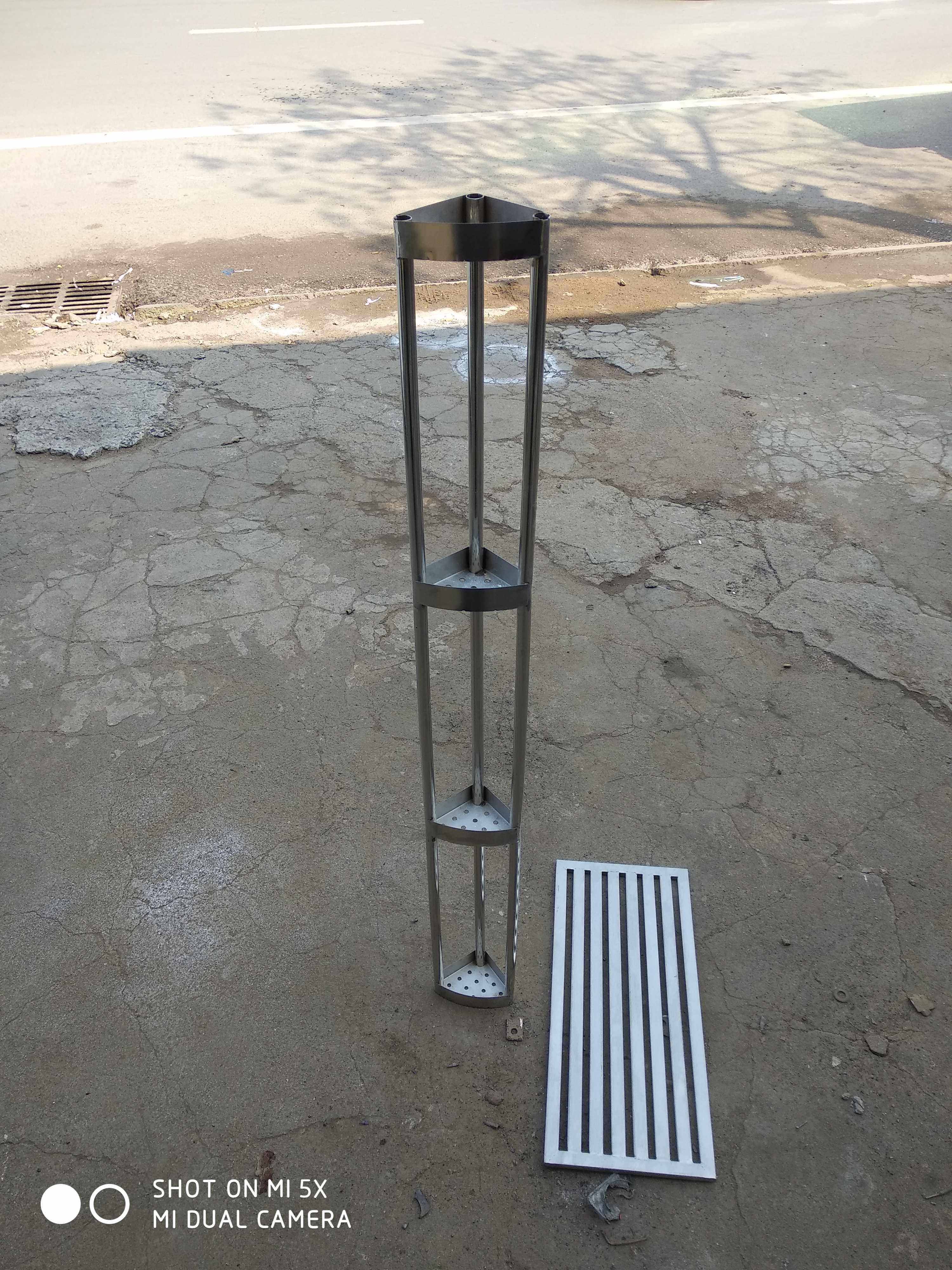 Stainless steel shelf corner frame multi-layer rack flower counter shelf special-shaped rack multi-layer?