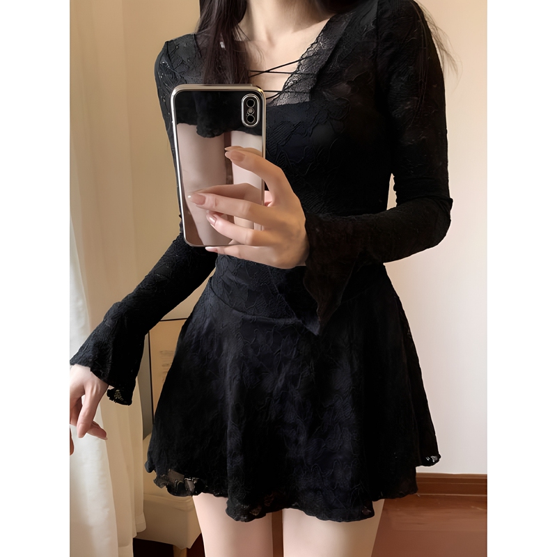 Pure Desire Style Lace Splicing V-Neck Long-Sleeved Dress for Women 2026 Autumn and Winter Elegant Waist-Slimming Sexy Little Black Dress