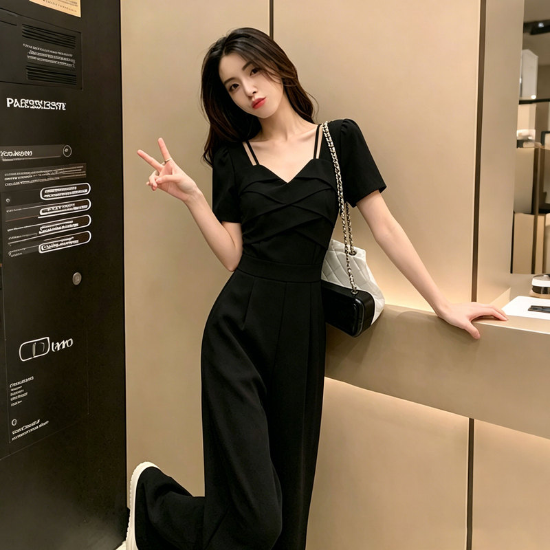 2026 New Summer Women's Fashion French-Style Halter Neck Drapey Jumpsuit, Waist-Cinching, Slimming, and Figure-Flattering Stylish One-Piece Outfit 2026 New Summer Women's Fashion French-Style Halter Neck Drapey Jumpsuit, Waist-Cinching, Slimming, and Figure-Flattering Stylish One-Piece Outfit