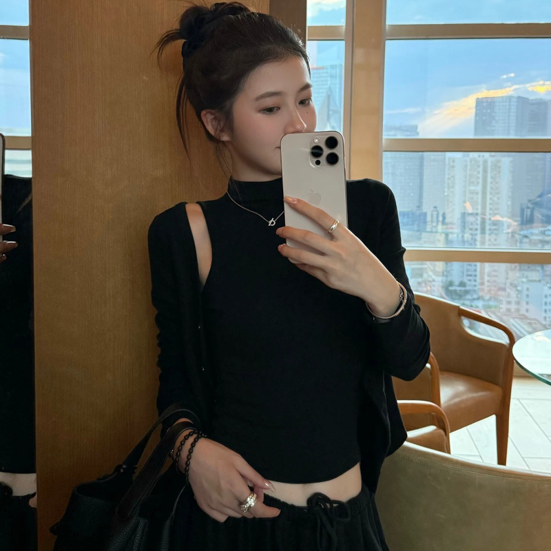 High-End Black Half-High Collar Sleeveless Vest for Women, Layered with a Thin Long-Sleeved Cardigan, Autumn Top Two-Piece Set High-End Black Half-High Collar Sleeveless Vest for Women, Layered with a Thin Long-Sleeved Cardigan, Autumn Top Two-Piece Set