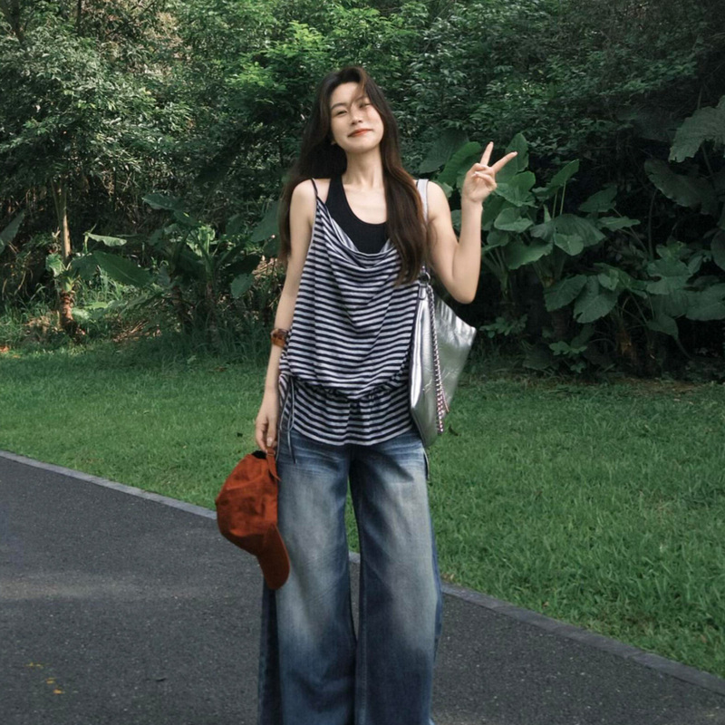 Korean-Style Striped Swing-Neck Camisole for Women, Summer Outerwear, Loose and Casual Style, Slimming and Relaxed Sleeveless Top Korean-Style Striped Swing-Neck Camisole for Women, Summer Outerwear, Loose and Casual Style, Slimming and Relaxed Sleeveless Top