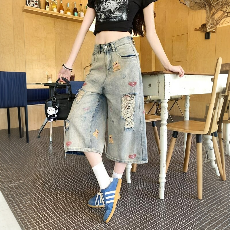 Sweet and Spicy Style Bear Embroidery Ripped Washed Denim Cropped Pants for Women, Retro High-Waisted Wide-Leg Slimming Versatile Mid-Length Pants Trendy