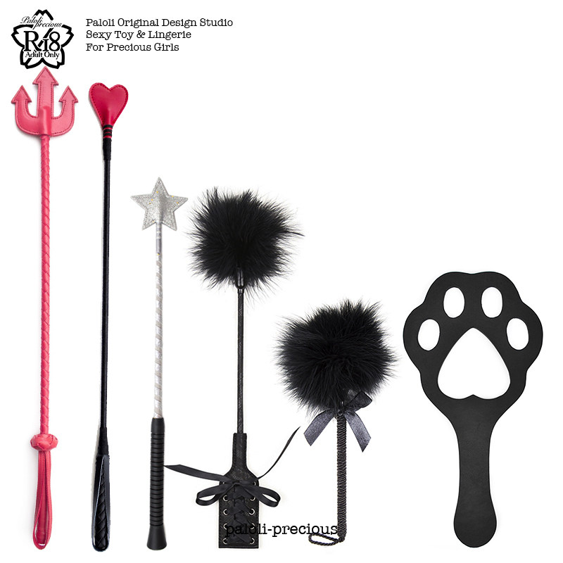 Ellie's Papa beats the devil's punishment whip Cute feather plush