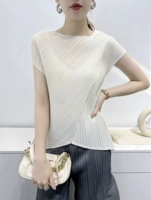 Не совсем белый топ