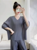 Иссси Мияке три дома три дома Win Win Fashion v -neck женщина 2024 Лето летние и свободное половину эластичное топ