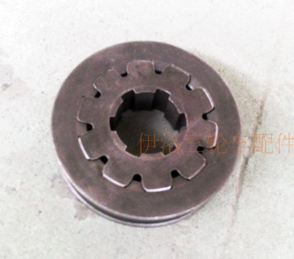 Phụ tùng xe máy ba bánh, đốt sau, tăng áp một lực, sang số, vành đồng bộ, bánh răng đồng bộ, giá đặt 	giá 1 bộ nhông xích xe máy