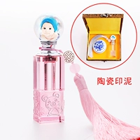 Глава розовой четырехсторонней помощи (можно разместить) подарочная коробка с высоким уровнем.