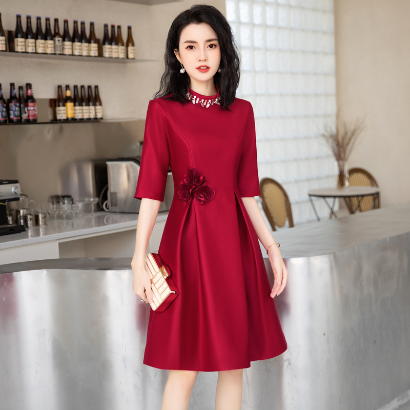 Small Mother-In-Law Wedding Banquet Evening Dress Classy Young Bride Mother Wedding Dress Noble Western Style Brand Small Mother-In-Law Wedding Banquet Evening Dress Classy Young Bride Mother Wedding Dress Noble Western Style Brand