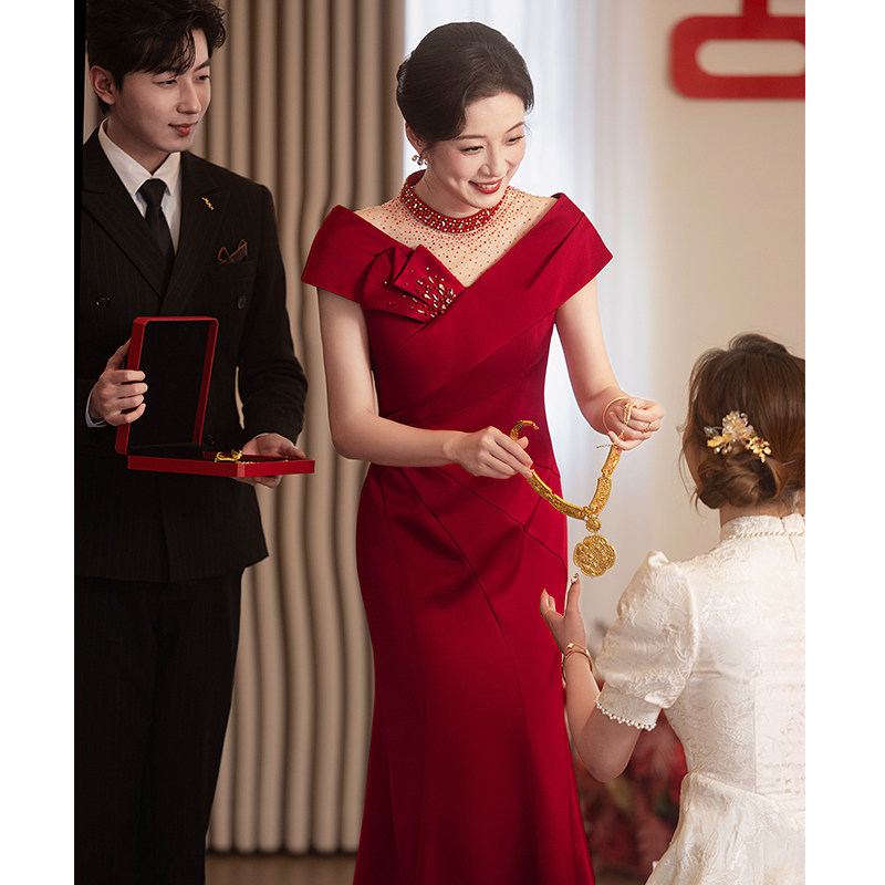 红色喜婆婆婚宴装晚礼服裙:年轻结婚妈妈的婚礼高贵洋气之选!-礼服-淘宝好物网