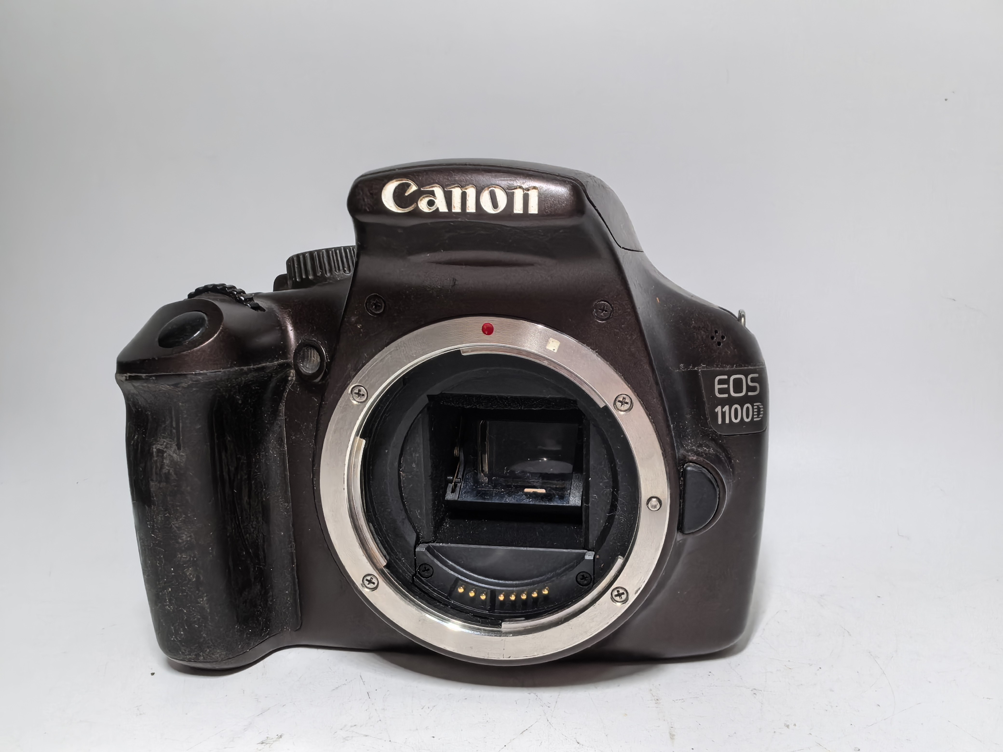 Scrapped cameras, second-hand Canon SLR cameras, EOS digital SLR cameras, broken deductible accessories, water intrusion machines