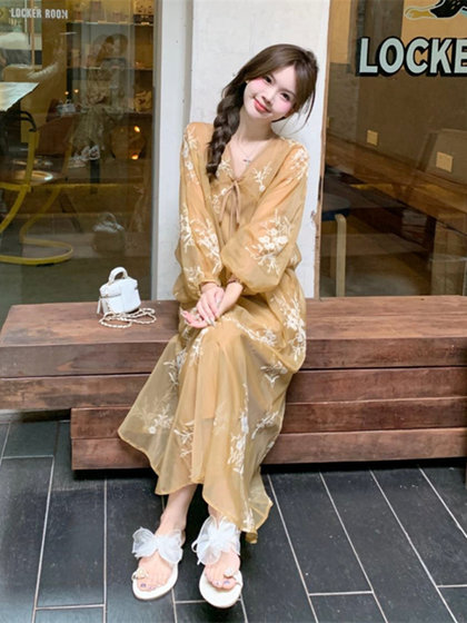 新中式孕妇连衣裙2025新款春夏装复古国风刺绣v领连衣裙百搭长裙