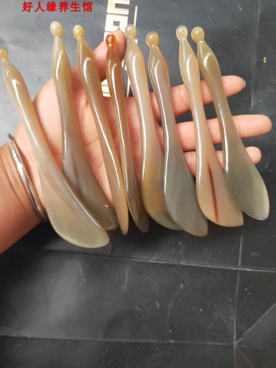 Head therapy tendon stick romantic whole body dowry Tanabata Valentine's Day husband and wife sparse hair horn comb men's portable Valentine's Day