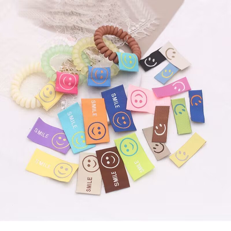 100 Pieces of Woven Labels, Fabric Labels, Back Labels, Internet-Famous Smiley Face Phone Strap Fabric Stickers, DIY Hair Ties, Hair Rope, Hair Clip Labels