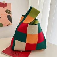 Темно -зеленый блок