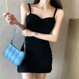 Платье, сексуальное платье-комбинация, юбка, коллекция 2023, по фигуре, V-образный вырез, с акцентом на бедрах