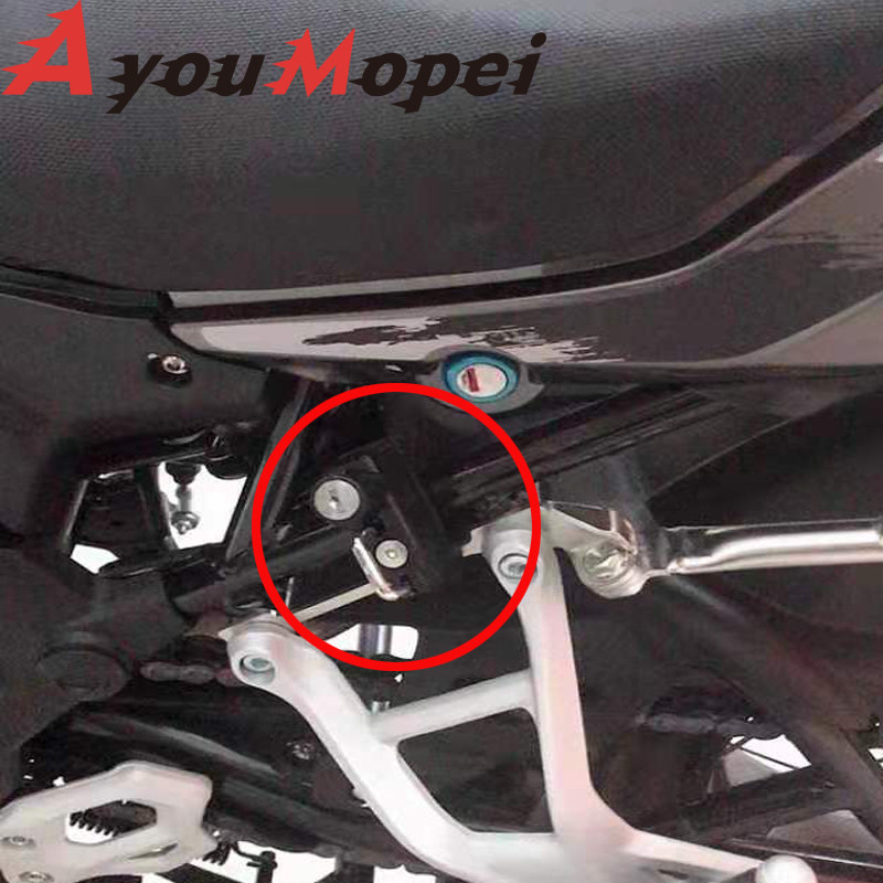 Шлем замок ktm 200 duke250 390 690 790 1090 1290改装件头盔防盗锁挂钩 Car little beauty