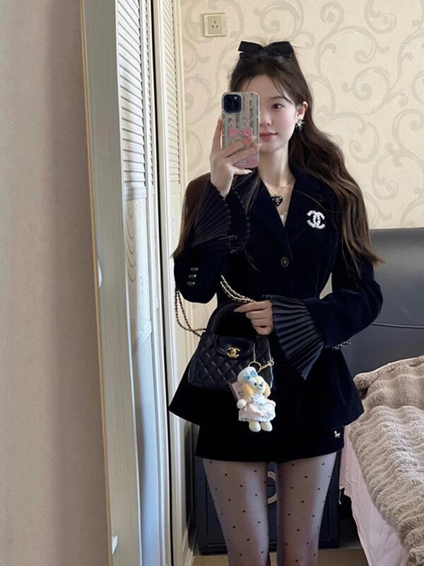 Black Bell-Sleeved Blazer and Skirt Two-Piece Set for Women, Spring Outfit, Waist-Cinching, Petite, Elegant High-End Set