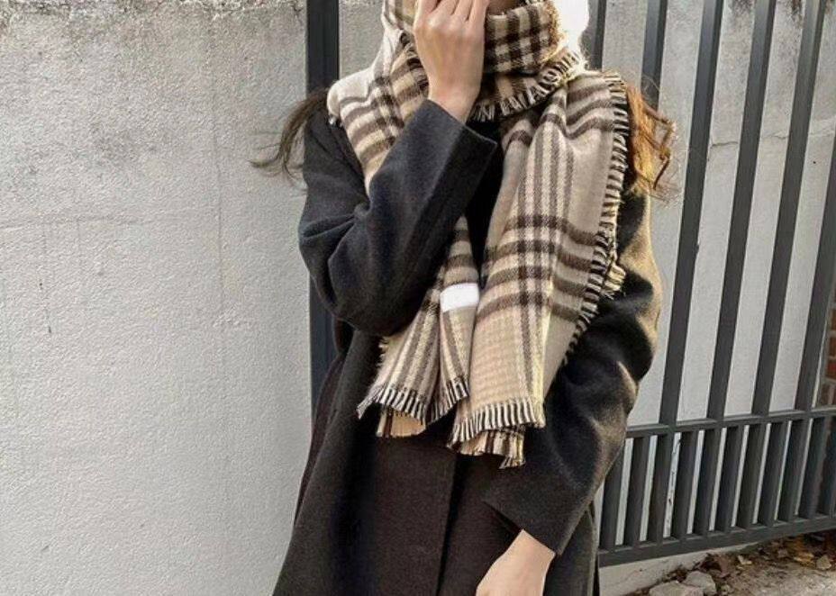 20 South Korea Dongdaemun Monco scarf autumn and winter warm Western style retro striped British scarf female shawl