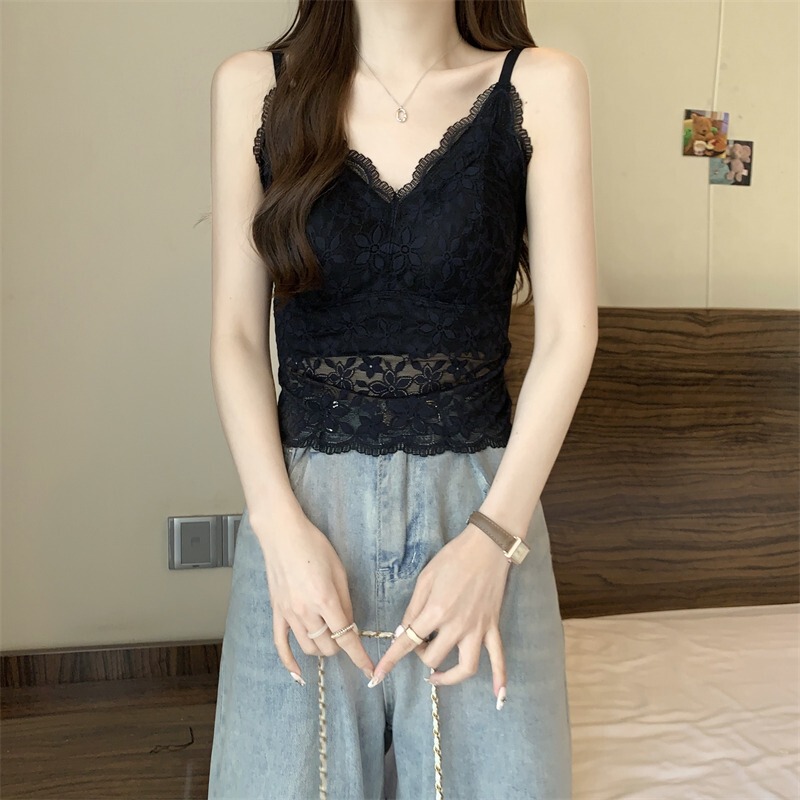 Plus-Size French Lace Camisole for Women, Suitable for Spring and Autumn, with Built-In Bra Pads, Beautiful Back Design, and Integrated Bra Top Plus-Size French Lace Camisole for Women, Suitable for Spring and Autumn, with Built-In Bra Pads, Beautiful Back Design, and Integrated Bra Top