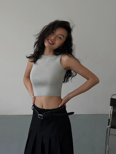 Черный трикотажный жилет, летняя майка топ, приталенный ростомер, высокая талия