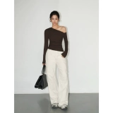 Черная трикотажная приятная телу футболка, сексуальная сумка, городской стиль