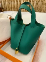 Трава зеленые 18 золотые пряжки Отправить кожаное масло шарфа